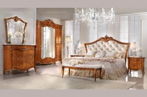 Итальянская спальня Vittoria 4 в отделке орех, кровать с мягким изголовьем, пр-во Antonelli Moravio