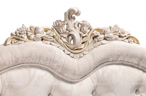 Центральный резной декор изголовья кроватей из коллекции Vittoria, пр-во Antonelli Moravio