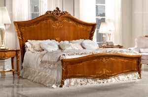 Итальянская кровать Vittoria с деревянным изголовьем в отделке орех, пр-во Antonelli Moravio