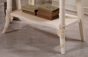 Классический прикроватный столик-тумба Vittoria в крашеной отделке с росписью, Италия