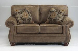 Классический диван  из коллекции американской мебели Larkinhurst(ashley)– купить в интернет-магазине ЦЕНТР мебели РИМ