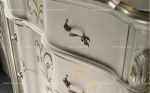 Классический белый комод Versailles, фрагменты отделки. Фабрика BTC International, Италия
