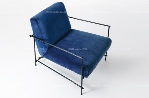 Мягкое синее кресло Kyo на тонком металлическом каркасе Ditre Italia, Италия