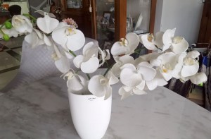 Белая ваза с орхидеями(орхидея белая)– купить в интернет-магазине ЦЕНТР мебели РИМ