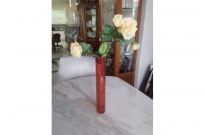 Красная ваза с розами(для интерьера)-купить в Санкт-Петербурге в интернет магазине